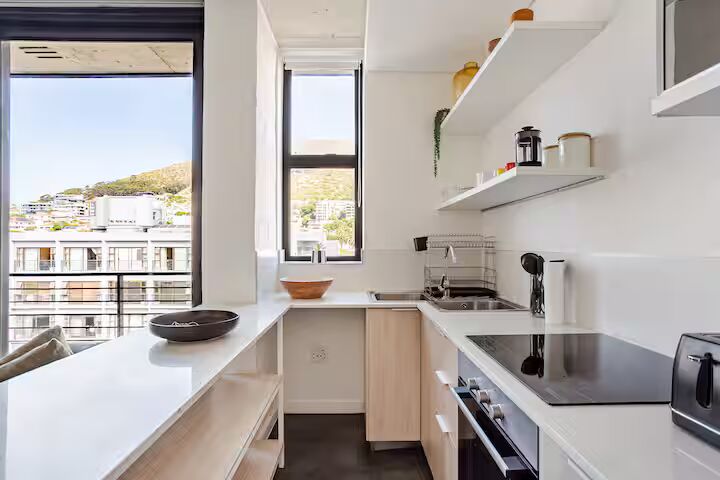 To Let 1 Bedroom Property for Rent in Sea Point Western Cape